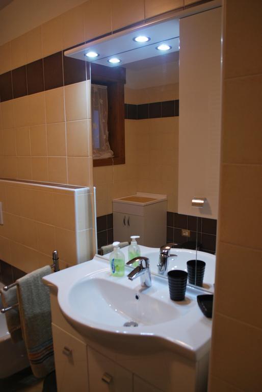 Casa Debora Apartment Isolaccia